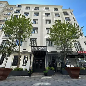 The Nest **** איסטמבול